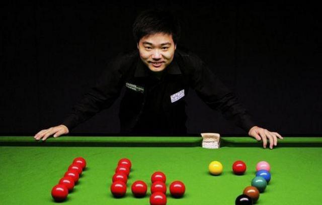 泳队在激烈 泳队在激烈